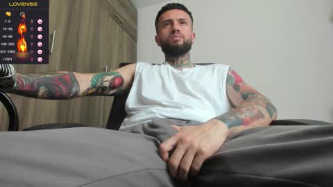 Snapshot of master_steven_01 chatting on February 4, 9:20 pm steven online show from February 4, 9:20 pm