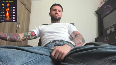 Snapshot of master_steven_01 chatting on February 9, 5:06 pm steven online show from February 9, 5:06 pm