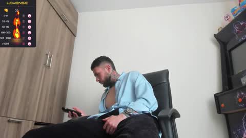 Snapshot of master_steven_01 chatting on February 12, 4:24 pm steven online show from February 12, 4:24 pm