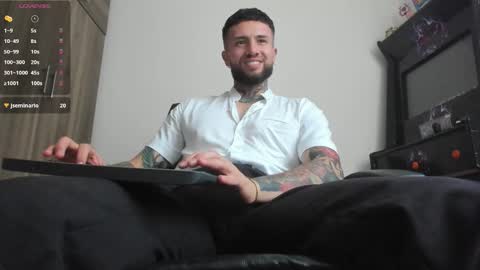 Snapshot of master_steven_01 chatting on March 2, 10:49 pm steven online show from March 2, 10:49 pm