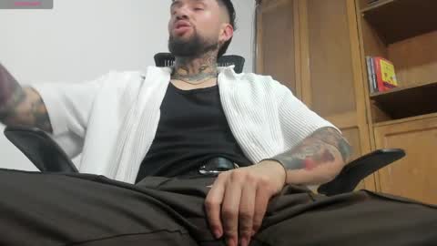 Snapshot of master_steven_01 chatting on March 31, 12:23 am steven online show from March 31, 12:23 am