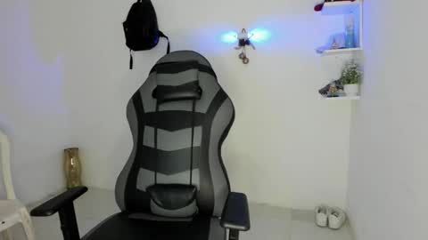 Alpha junior online show from December 3, 1:42 pm