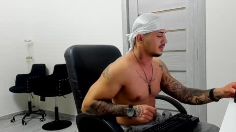 masterchris12 online show from December 3, 9:00 am