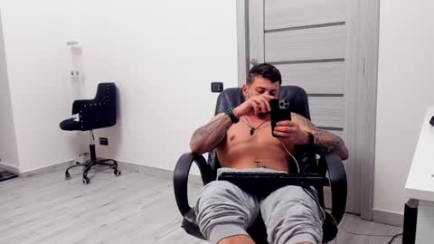 masterchris12 online show from December 4, 11:46 pm