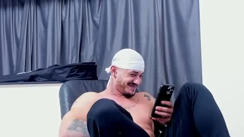 masterchris12 online show from December 15, 1:46 am