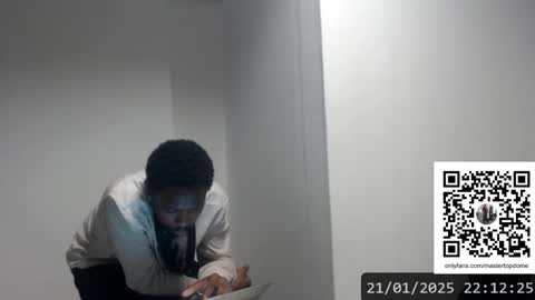 Snapshot of masterdomfuck chatting on January 22, 1:10 am Masterdomfuck online show from January 22, 1:10 am