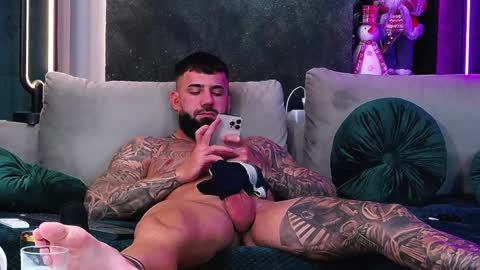 Snapshot of masterkingofmuscle chatting on December 16, 2:49 pm masterkingofmuscle online show from December 16, 2:49 pm