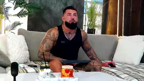 Snapshot of masterkingofmuscle chatting on September 22, 8:49 am masterkingofmuscle online show from September 22, 8:49 am