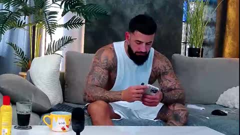 Snapshot of masterkingofmuscle chatting on October 9, 11:30 am masterkingofmuscle online show from October 9, 11:30 am