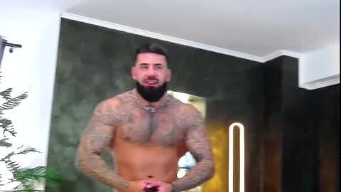 Snapshot of masterkingofmuscle chatting on October 17, 8:06 am masterkingofmuscle online show from October 17, 8:06 am