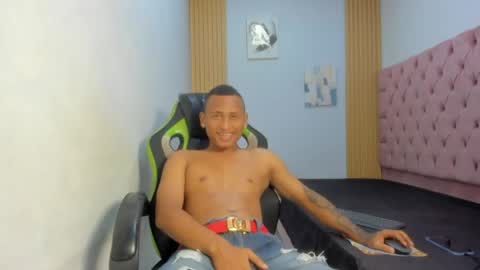 mastermorenohot23 online show from May 1, 4:06 am
