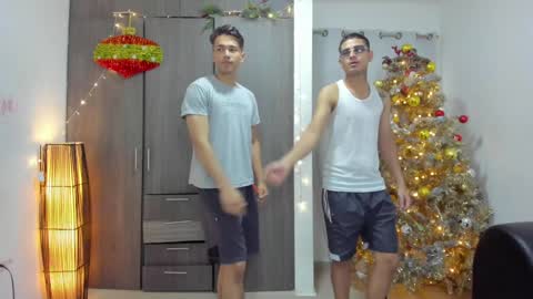 Snapshot of masters_sexx chatting on December 29, 11:18 am Team Cris Darwin- Fernando- Stiven- David online show from December 29, 11:18 am