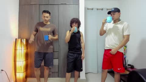 Snapshot of masters_sexx chatting on January 17, 11:06 am Team Cris Darwin- Fernando- Stiven- David online show from January 17, 11:06 am