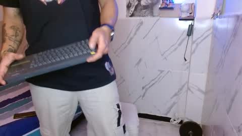 Snapshot of mat_kush chatting on December 3, 2:41 am Matt online show from December 3, 2:41 am