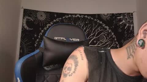 Snapshot of mateo60_ chatting on October 16, 10:55 pm Mateo online show from October 16, 10:55 pm