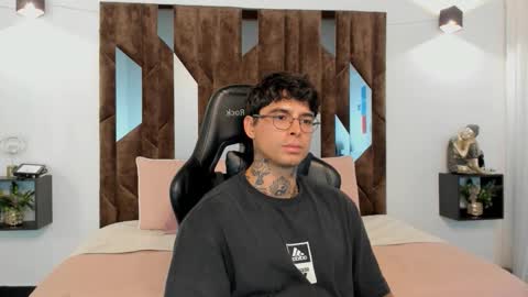 mateo_dilucajs1 online show from September 24, 7:28 pm