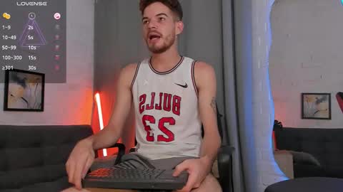 MATEO HUNTER online show from November 9, 4:33 am