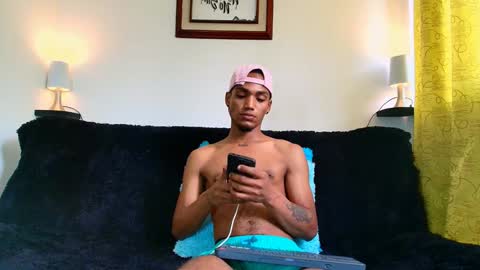 Snapshot of mateo_nick chatting on December 24, 7:00 pm Mateo and Noah online show from December 24, 7:00 pm