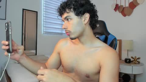 Snapshot of mateoleone chatting on February 16, 6:43 pm Matt online show from February 16, 6:43 pm