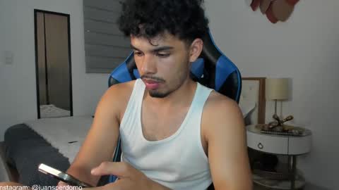 Snapshot of mateoleone chatting on March 11, 3:37 am Matt online show from March 11, 3:37 am