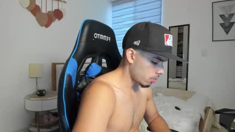 Snapshot of mateoleone chatting on October 1, 8:59 pm Matt online show from October 1, 8:59 pm