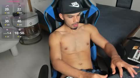 Snapshot of mateoleone chatting on October 15, 10:10 pm Matt online show from October 15, 10:10 pm