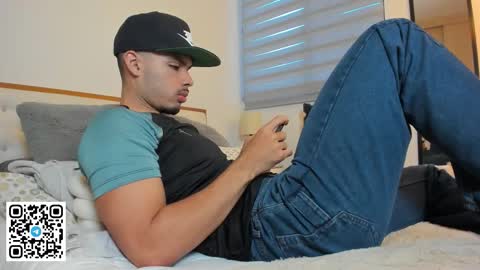 Snapshot of mateoleone chatting on November 25, 9:48 pm Matt online show from November 25, 9:48 pm