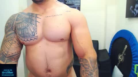 Snapshot of mateosexyhot22 chatting on October 12, 1:21 pm Mateo online show from October 12, 1:21 pm