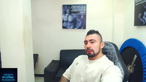 Snapshot of mateosexyhot22 chatting on October 19, 3:01 pm Mateo online show from October 19, 3:01 pm