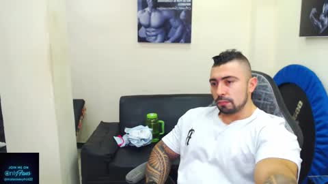 Snapshot of mateosexyhot22 chatting on November 19, 5:57 pm Mateo online show from November 19, 5:57 pm