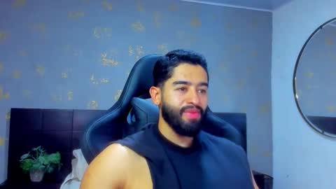 Snapshot of mathew_flintt chatting on December 14, 9:41 pm Mathew Flintt online show from December 14, 9:41 pm