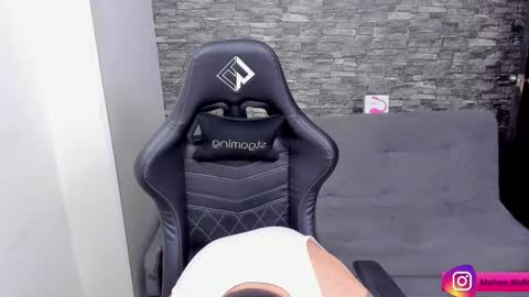 Mathew Independent model online show from October 19, 8:20 pm