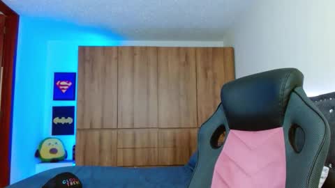 mathewhot3 online show from November 15, 4:54 am