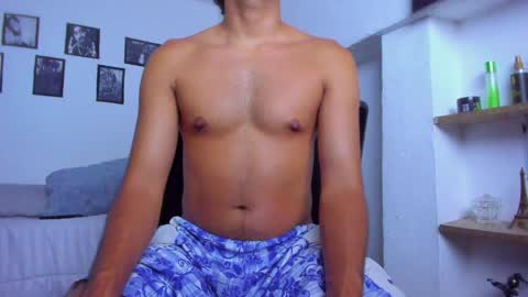 Snapshot of mathews_19 chatting on May 7, 12:27 am Teo online show from May 7, 12:27 am