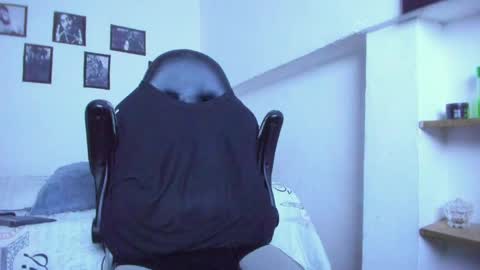 Snapshot of mathews_19 chatting on May 13, 12:41 am Teo online show from May 13, 12:41 am