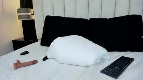 mathilda_liz online show from April 30, 2:01 pm