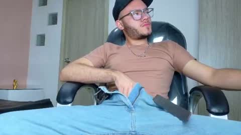 Snapshot of matia_zelvya chatting on July 3, 11:38 am matia zelvya online show from July 3, 11:38 am