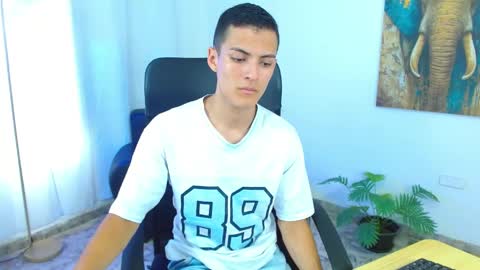 Snapshot of matiius18 chatting on May 16, 2:49 pm Matias online show from May 16, 2:49 pm
