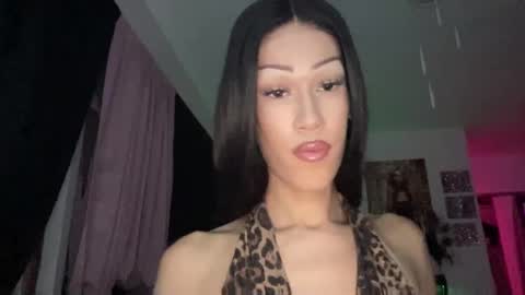 Snapshot of matrixprincess chatting on November 8, 3:50 am MOLLY MILLS online show from November 8, 3:50 am