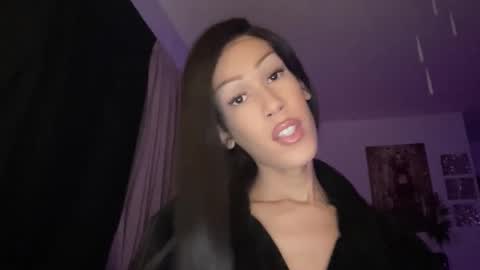 Snapshot of matrixprincess chatting on November 23, 5:07 am MOLLY MILLS online show from November 23, 5:07 am