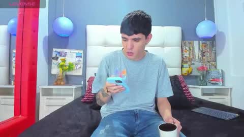 Snapshot of matteo12_ chatting on October 28, 2:59 am ---Matteo--- online show from October 28, 2:59 am