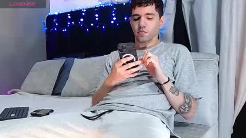 Snapshot of matteo12_ chatting on November 29, 6:27 am ---Matteo--- online show from November 29, 6:27 am