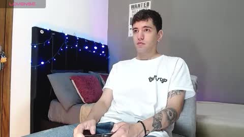 Snapshot of matteo12_ chatting on December 3, 11:41 am ---Matteo--- online show from December 3, 11:41 am