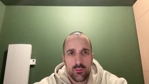 Snapshot of matthias24 chatting on December 1, 11:43 pm M online show from December 1, 11:43 pm