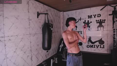 Snapshot of mattideluca chatting on December 2, 11:45 am Matti online show from December 2, 11:45 am