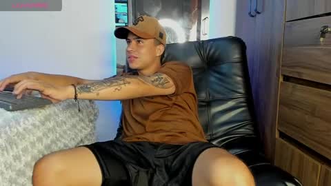 Snapshot of mattiwsmorris_ chatting on May 23, 12:49 am mattiwsmorris_ online show from May 23, 12:49 am