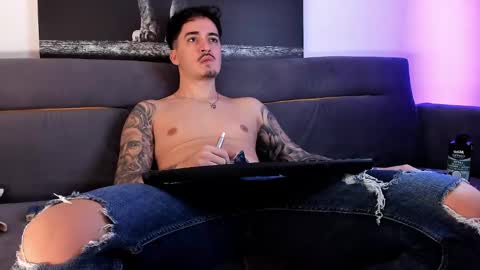Snapshot of mattytwink69 chatting on December 2, 3:58 am Matt online show from December 2, 3:58 am