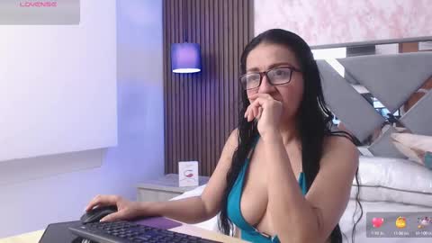 Snapshot of mature_brendaa chatting on October 15, 3:17 am mature_brendaa online show from October 15, 3:17 am