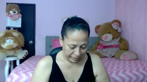 Snapshot of mature_martina_ chatting on December 1, 6:35 pm Martina online show from December 1, 6:35 pm