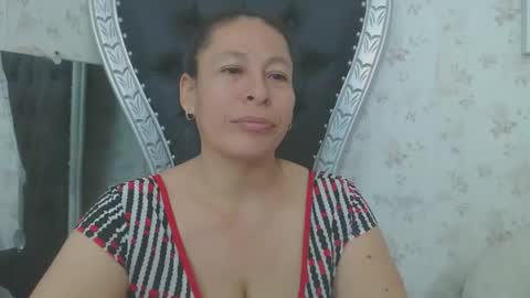 Snapshot of mature_martina_ chatting on December 15, 7:18 pm Martina online show from December 15, 7:18 pm